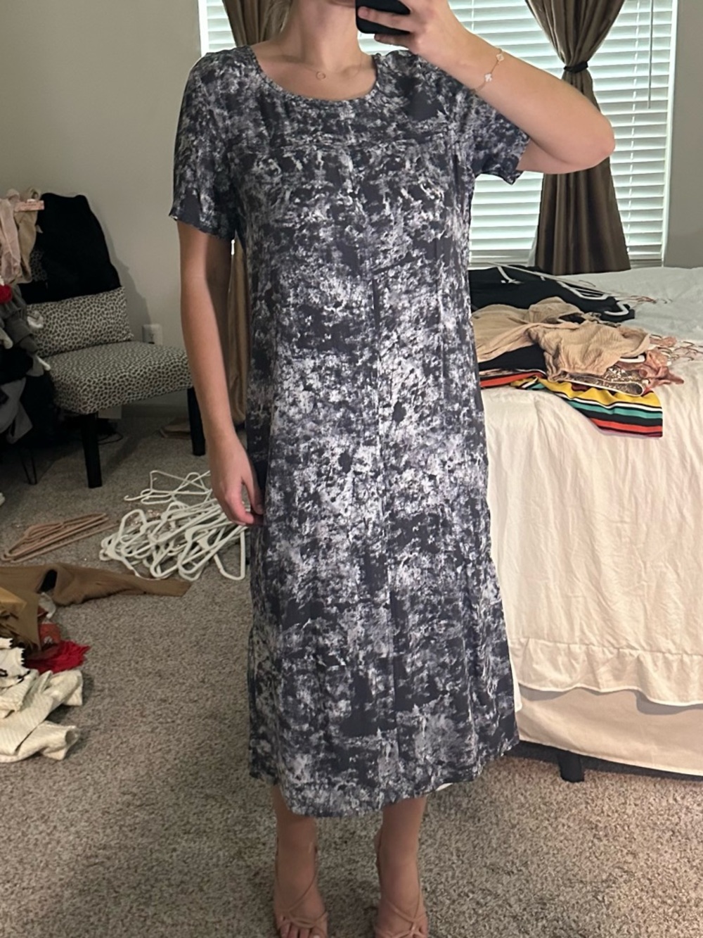 Willow & Clay Gray Tie-Dye Short Sleeve Midi Dress
